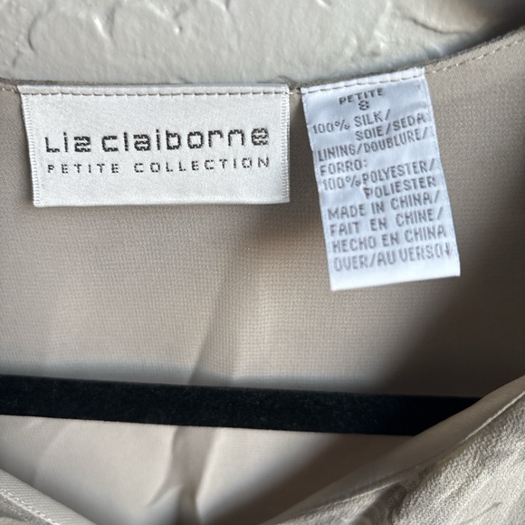 Vintage 90s Silk Liz Claiborne Neutral Floral Button-Up Blouse Petite 8 - Picture 2 of 9